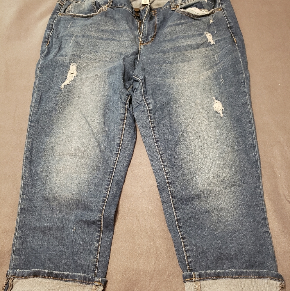 Distressed denim capris
